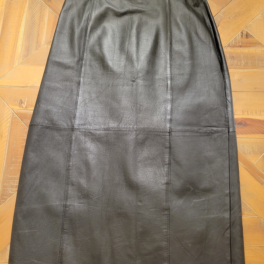 Elegant Black Leather Skirt